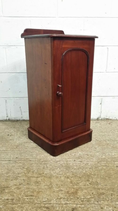 fig 1. ANTIQUE VICTORIAN MAHOGANY BEDSIDE CABINET C1880