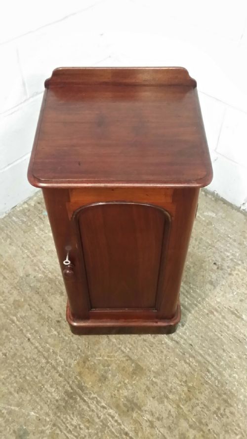 fig 2. ANTIQUE VICTORIAN MAHOGANY BEDSIDE CABINET C1880