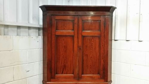 fig 2. ANTIQUE REGENCY FULL HEIGHT PITCH PINE CORNER CABINET C1820