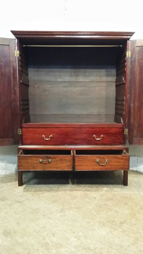 fig 2. ANTIQUE REGENCY MAHOGANY CLOTHES PRESS WARDROBE C1820