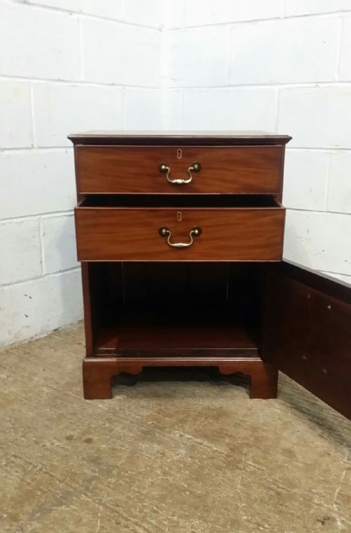 fig 2. ANTIQUE EDWARDIAN SMALL MAHOGANY CHEST BEDSIDE CABINET C1900
