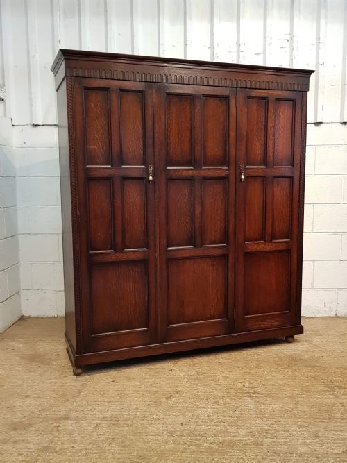 fig 1. ANTIQUE EDWARDIAN OAK TRIPLE WARDROBE BY WARING & GILLOW C1900