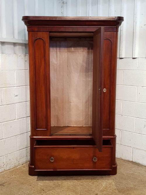 fig 2. ANTIQUE VICTORIAN MAHOGANY SINGLE WARDROBE C1880