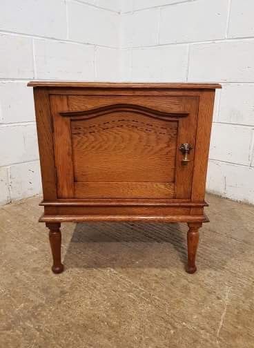 fig 1. ANTIQUE PAIR ARTS & CRAFTS OAK BEDSIDE CABINETS C1890