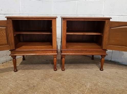 fig 2. ANTIQUE PAIR ARTS & CRAFTS OAK BEDSIDE CABINETS C1890