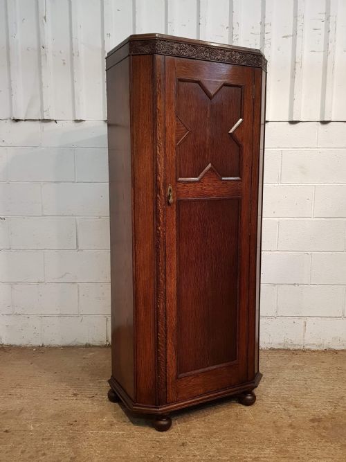 fig 1. ANTIQUE GEOMETRIC OAK HALL WARDROBE C1920
