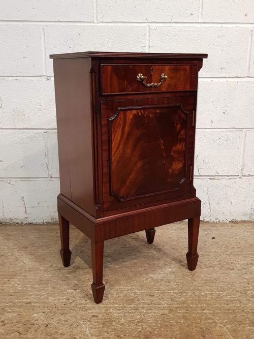 fig 1. ANTIQUE PAIR FLAMED MAHOGANY BEDSIDE CABINETS C1920