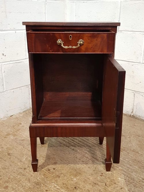 fig 2. ANTIQUE PAIR FLAMED MAHOGANY BEDSIDE CABINETS C1920