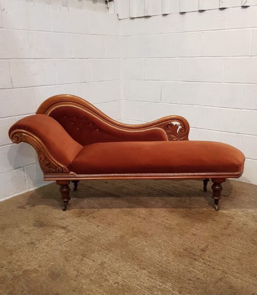 fig 1. ANTIQUE VICTORIAN CARVED WALNUT CHAISE LONGUE C1880