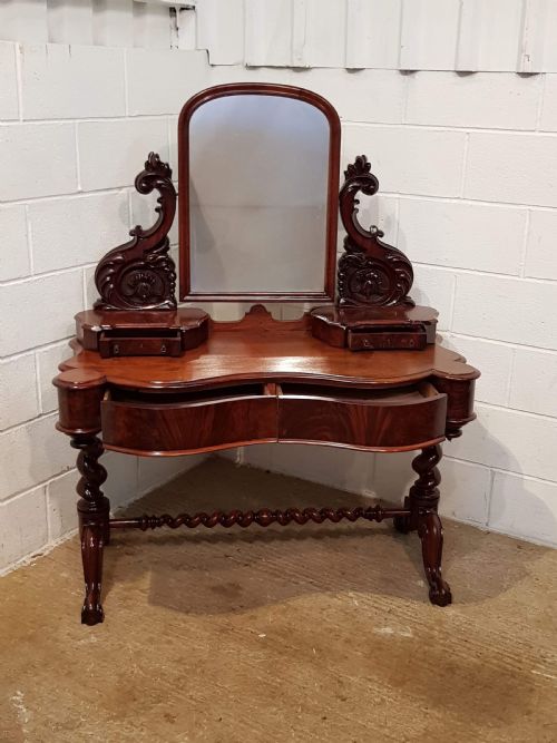 fig 2. ANTIQUE WILLIAM 1V MAHOGANY DRESSING TABLE c1830