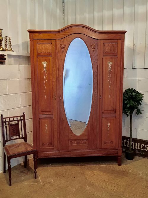 fig 2. ANTIQUE FRENCH MEDIUM OAK ARMOIRE C1920