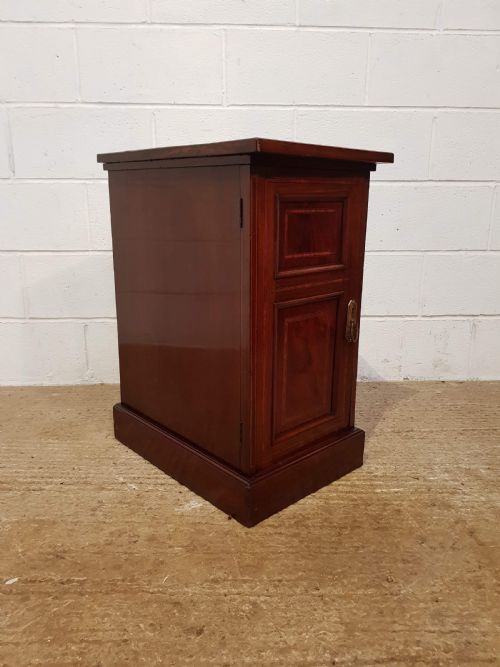 fig 2. ANTIQUE PAIR EDWARDIAN MAHOGANY BEDSIDE CABINETS C1900