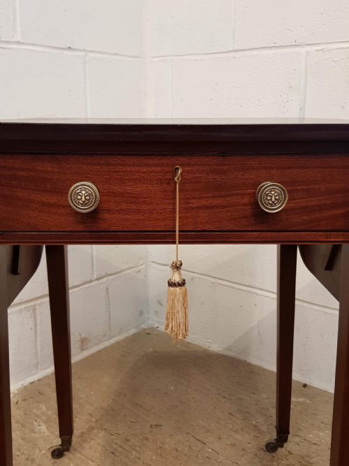 fig 1. ANTIQUE REGENCY MAHOGANY DROP LEAF SIDE TABLE C1820