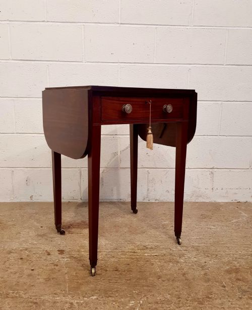 fig 2. ANTIQUE REGENCY MAHOGANY DROP LEAF SIDE TABLE C1820