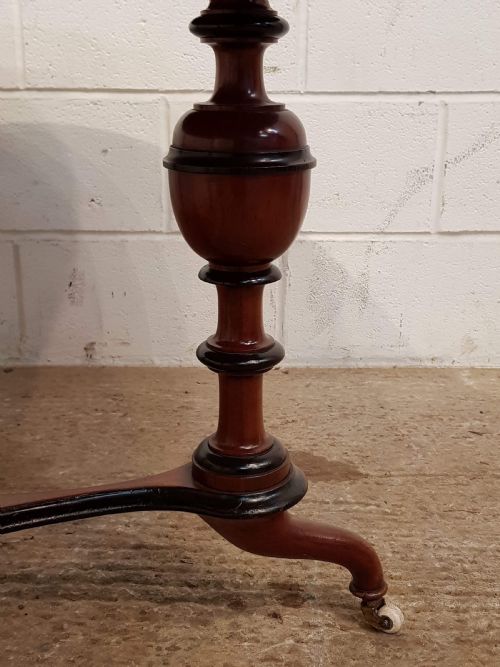fig 1. ANTIQUE VICTORIAN MAHOGANY CIRCULAR DINING TABLE SEATS SIX C1880