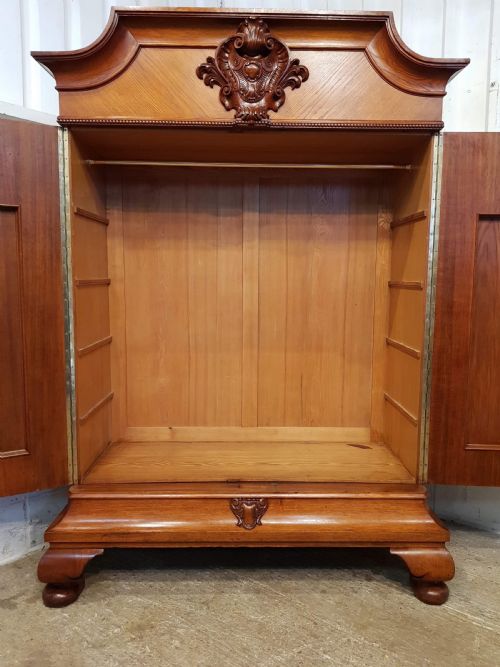 fig 2. ANTIQUE GERMAN CARVED OAK ARMOIRE C1900