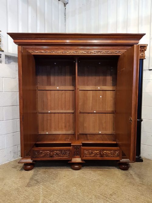 fig 2. ANTIQUE FLEMISH CARVED OAK ARMOIRE C1900
