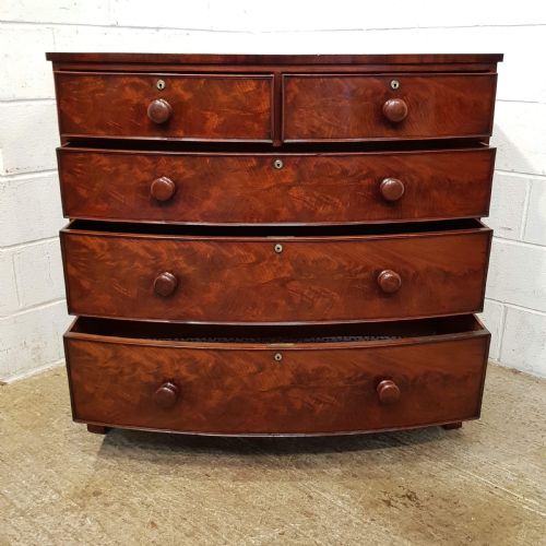 fig 2. ANTIQUE EARLY VICTORIAN FEATHERED MAHOGANY BOW FRONT CHEST OF DRAWERS C1840