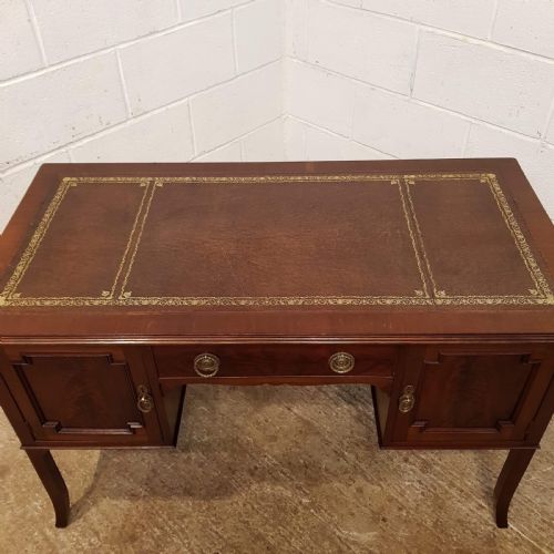 fig 2. ANTIQUE MAHOGANY SHERATON LEATHER TOPPED DESK C1920
