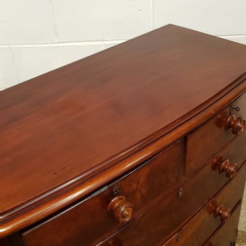 fig 1. ANTIQUE VICTORIAN FLAMED MAHOGANY BOW FRONT CHST OF DRAWERS C1880