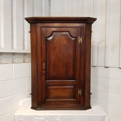 fig 2. ANTIQUE GEORGIAN OAK CORNER CUPBOARD C1780