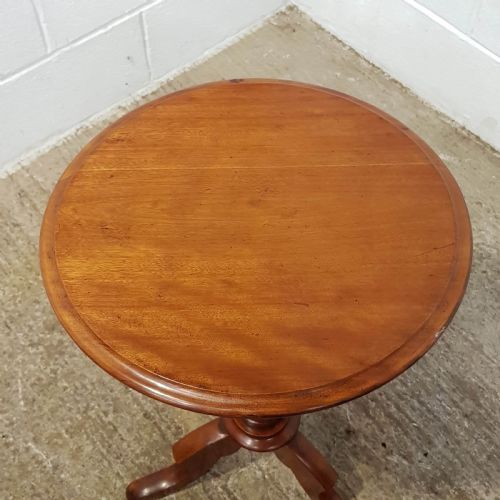 fig 1. ANTIQUE VICTORIAN MAHOGANY TRIPOD TABLE C1880