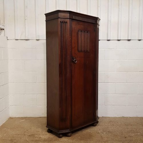 fig 1. ANTIQUE TUDOR OAK HALL ROBE C1920
