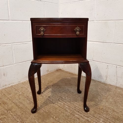 fig 2. ANTIQUE PAIR MAHOGANY BOW FRONT BEDSIDE TABLES C1920