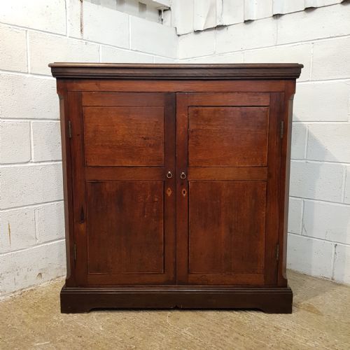 fig 1. ANTIQUE 18TH CENTURY PERIOD COUNTRY OAK LINEN CUPBOARD C1780