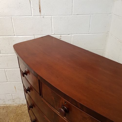 fig 2. ANTIQUE VICTORIAN FLAMED MAHOGANY BOW FRONT CHEST OF DRAWERS C1880
