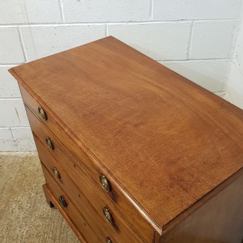 fig 2. ANTIQUE 18TH CENTURY PERIOD MAHOGANY SMALL CHEST OF DRAWERS C1780