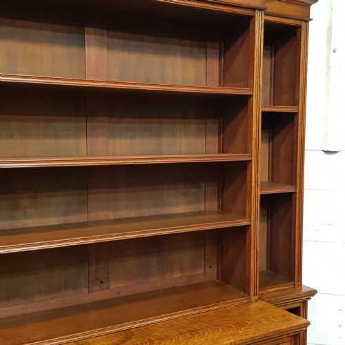 fig 1. ANTIQUE LATE VICTORIAN OAK BREAKFRONT OPEN BOOKCASE C1890