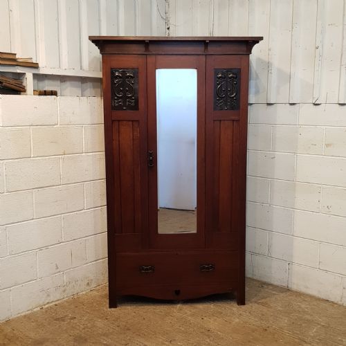 fig 2. ANTIQUE ART NOUVEAU OAK SINGLE WARDROBE C1890