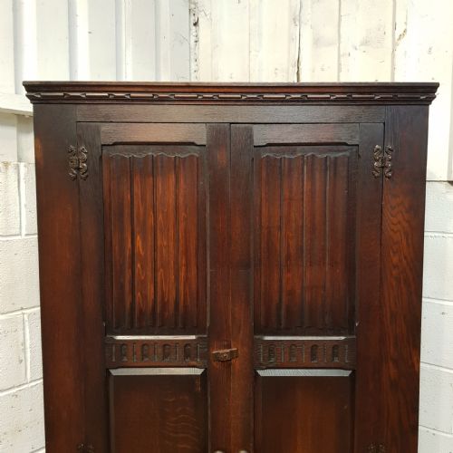 fig 2. ANTIQUE OAK LNEN FOLD HALL WARDROBE C1920