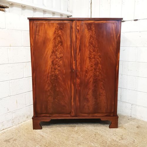 fig 1. ANTIQUE WILLIAM1V FLAMED MAHOGANY LOW LINEN PRESS C1830
