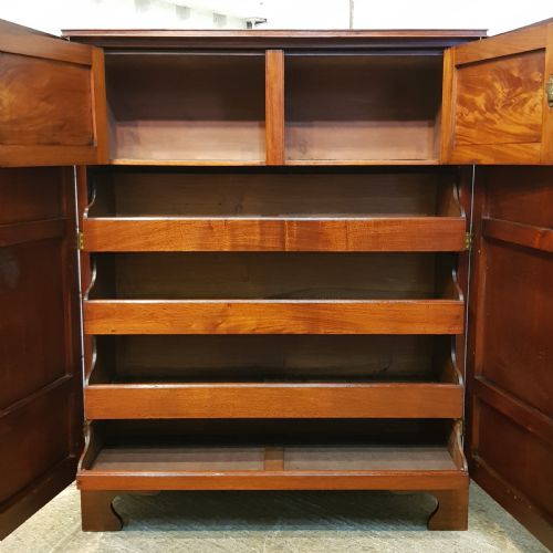 fig 2. ANTIQUE WILLIAM1V FLAMED MAHOGANY LOW LINEN PRESS C1830