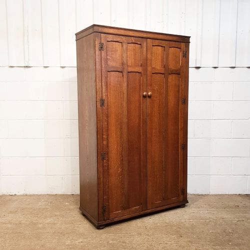 fig 2. ANTIQUE OAK FITTED WARDROBE C1920