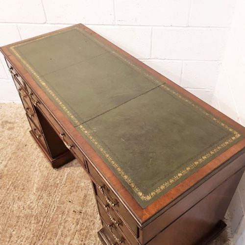 fig 2. ANTIQUE EDWARDIAN MAHOGANY TWIN PEDESTAL DESK. C1900