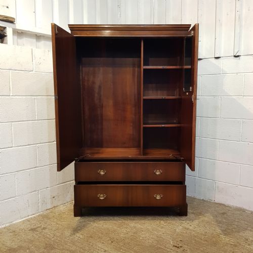 fig 2. ANTIQUE WALNUY LOW FITTED COMBINATION WARDROBE C920