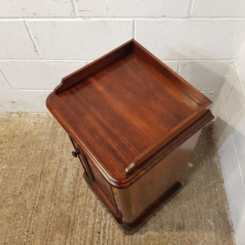 fig 2. ANTIQUE VICTORIAN. AHOGANY BEDSIDE CUPBOARD C1880