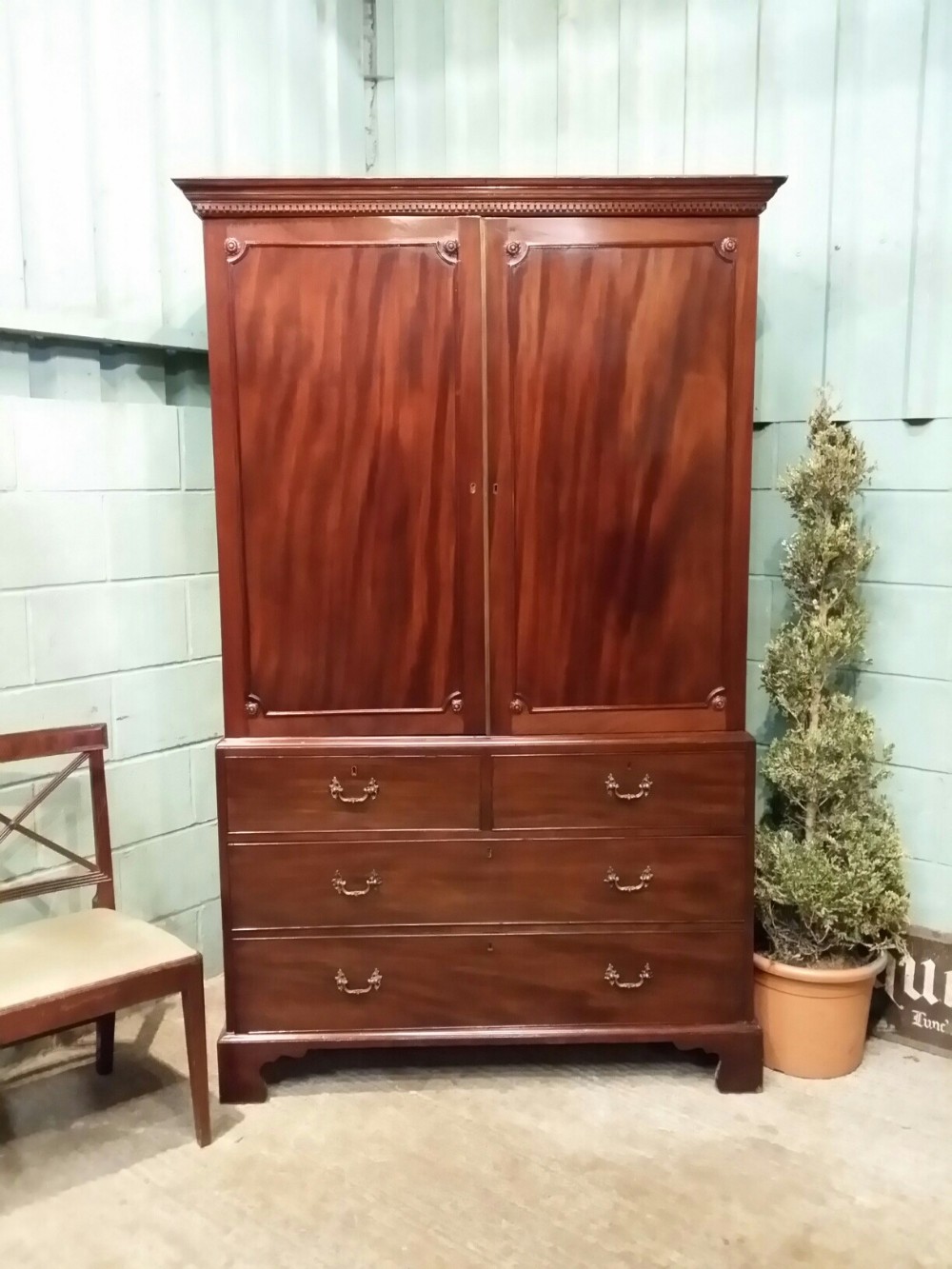 ANTIQUE REGENCY MAHOGANY CLOTHES PRESS C1820