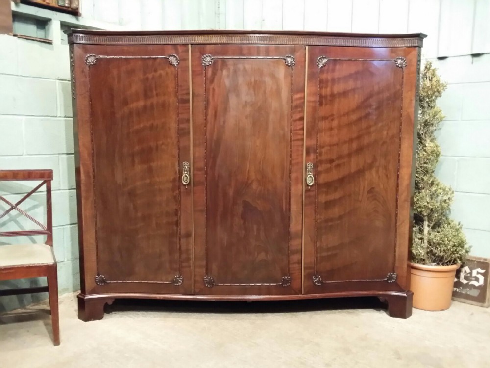ANTIQUE EDWARDIAN MAHOGANY CHIPPENDALE SERPENTINE DWARF TRIPLE WARDROBE C1900