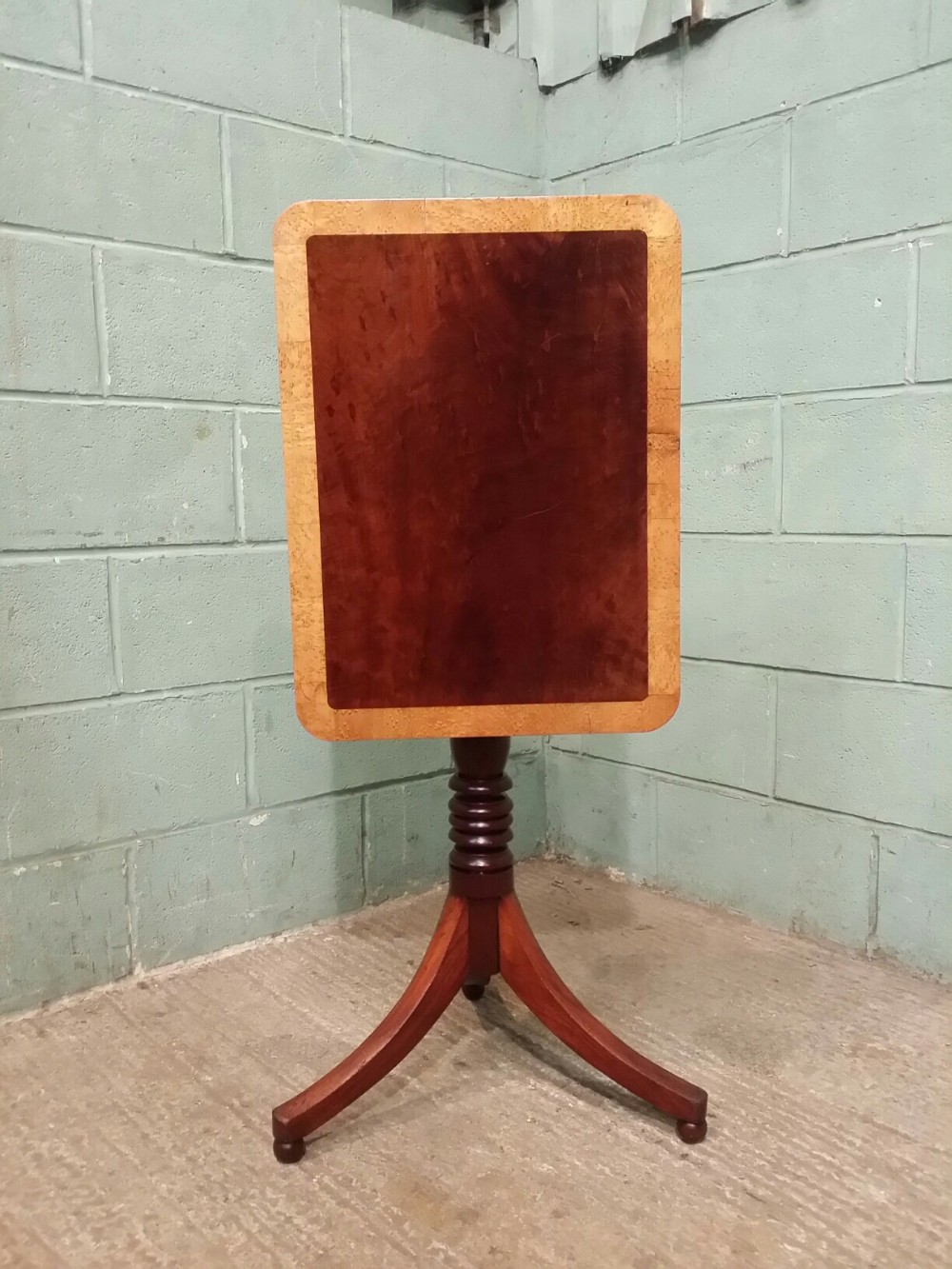 ANTIQUE REGENCY MAHIGANY AND MAPLE TILT TOP TABLE C1820