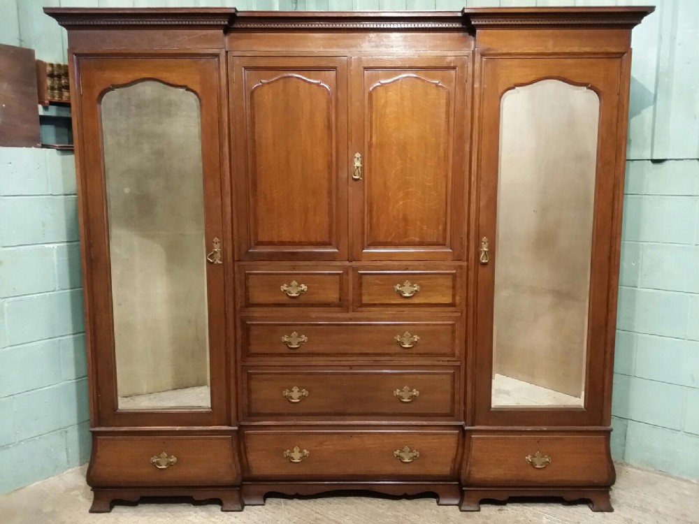 ANTIQUE WARING AND GILLOWS OAK BREAKFRONT TRIPLE WARDROBE COMPACTUM C1900