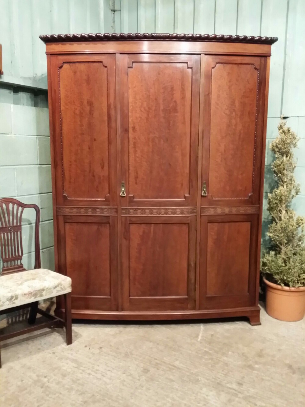 ANTIQUE EDWARDIAN MAHOGANY BOW FRONT TRIPLE WARDROBE C1900