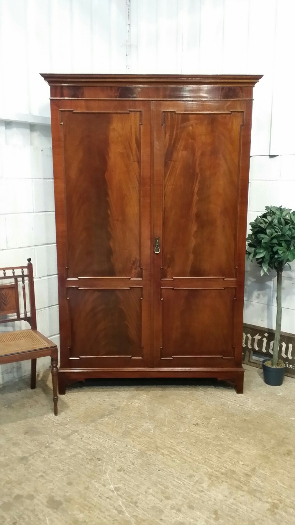 ANTIQUE EDWARDIAN FLAMED MAHOGANY DOUBLE WARDROBE C1900