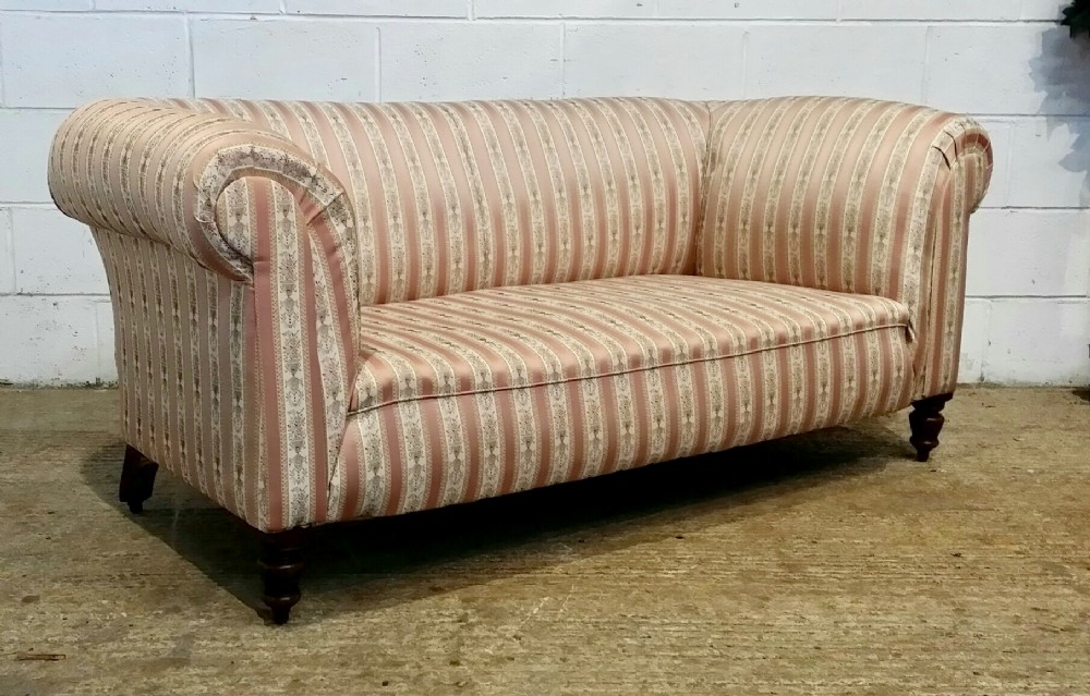ANTIQUE VICTORIAN CHESTERFIELD SOFA C1880