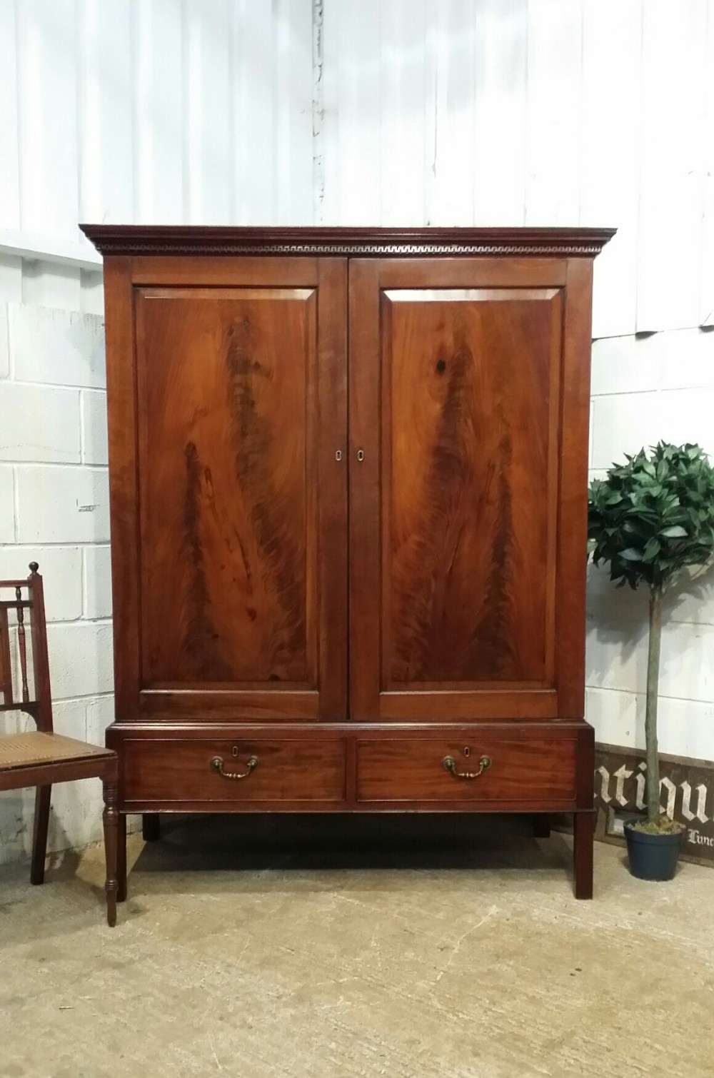 ANTIQUE REGENCY MAHOGANY CLOTHES PRESS WARDROBE C1820