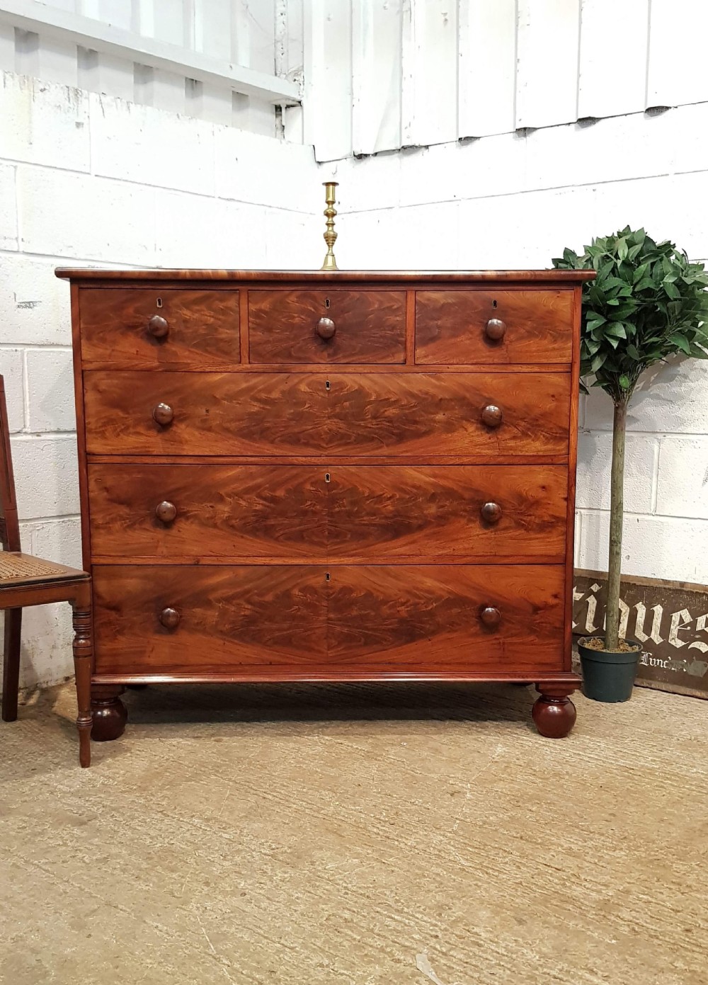 ANTIQUE EARLY 19TH CENTURY FIGURED MAHOGANY CHEST OF DRAWERS BY HEALS OF LONDON C1840