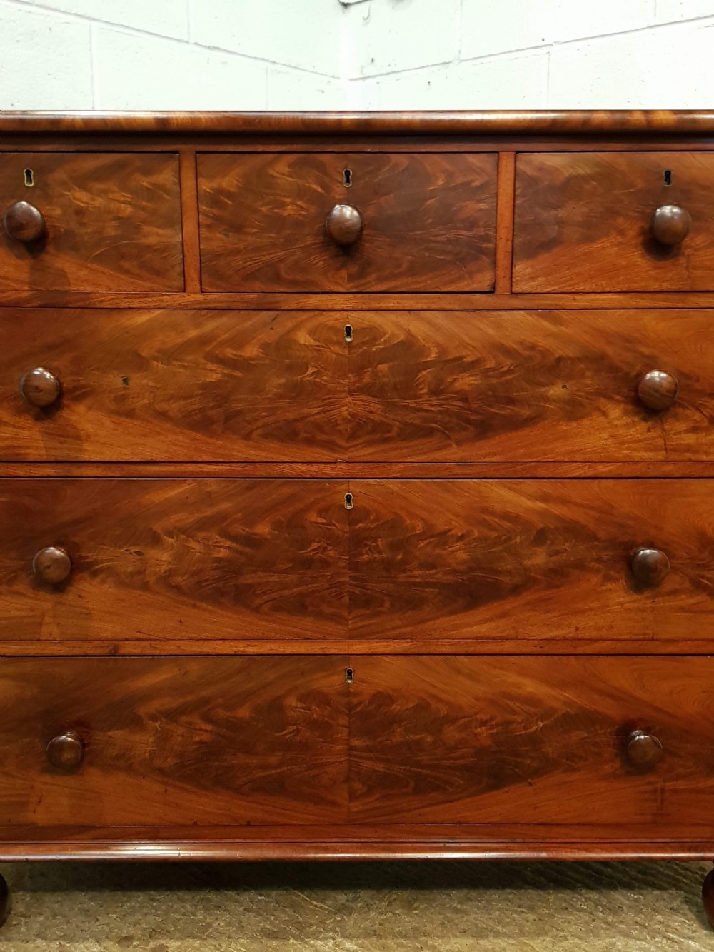 ANTIQUE EARLY 19TH CENTURY FIGURED MAHOGANY CHEST OF DRAWERS BY HEALS OF LONDON C1840 View V